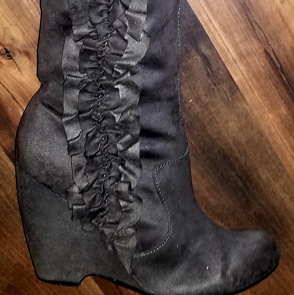 Women's suede knee boots size 8 and 1/2